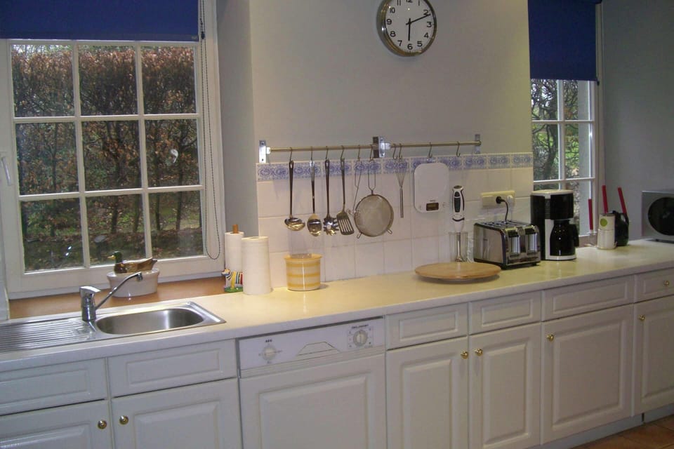 Cottage | Private kitchen | Highchair