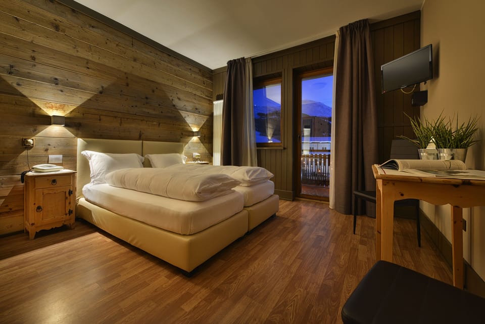 Superior Double or Twin Room, Balcony | In-room safe, desk, free WiFi, bed sheets