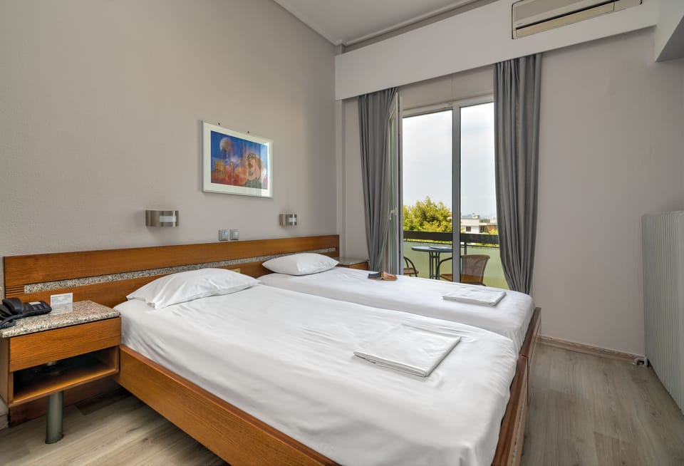 Single Room | Iron/ironing board, free cribs/infant beds, rollaway beds, free WiFi