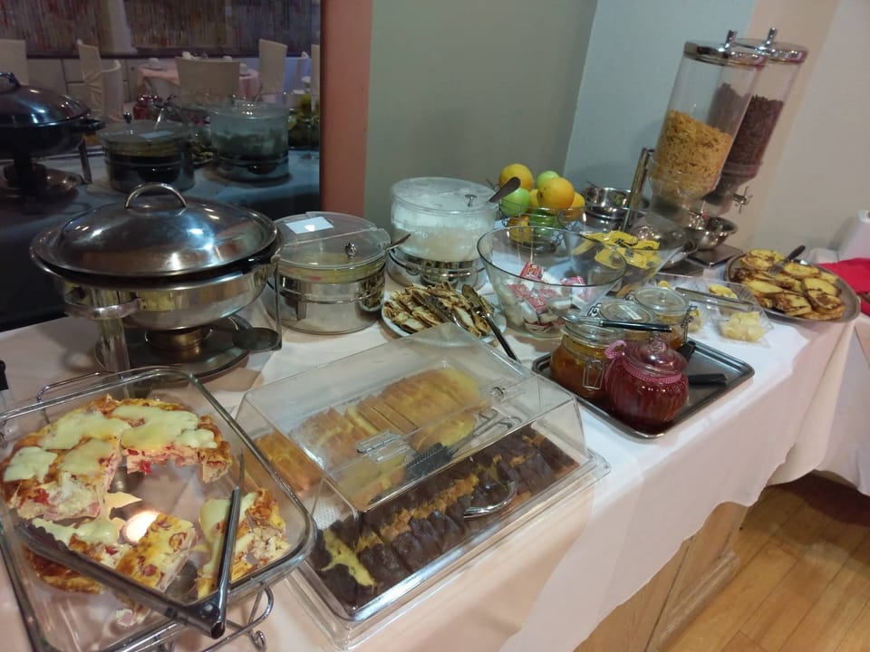 Daily buffet breakfast for a fee