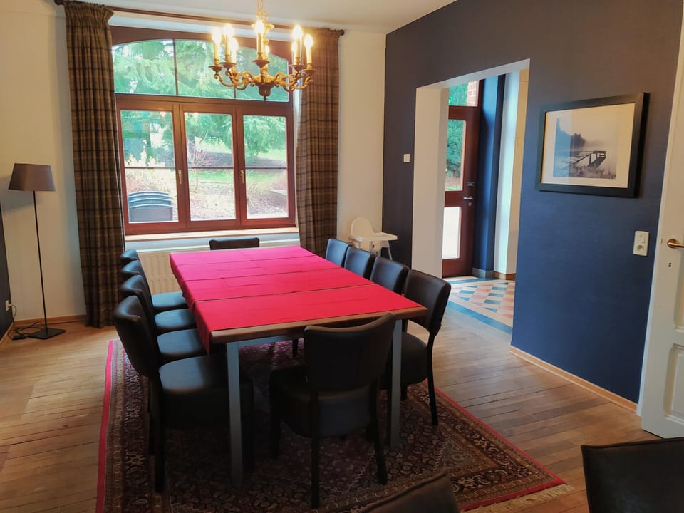 House | 5 bedrooms, individually furnished, bed sheets