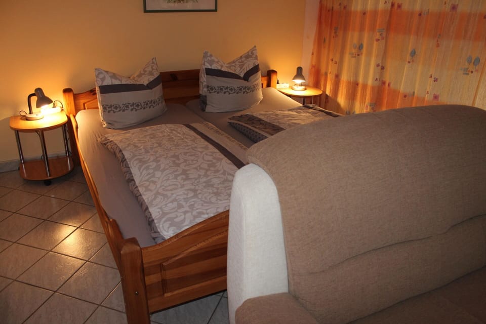 Apartment | 1 bedroom, individually furnished, bed sheets