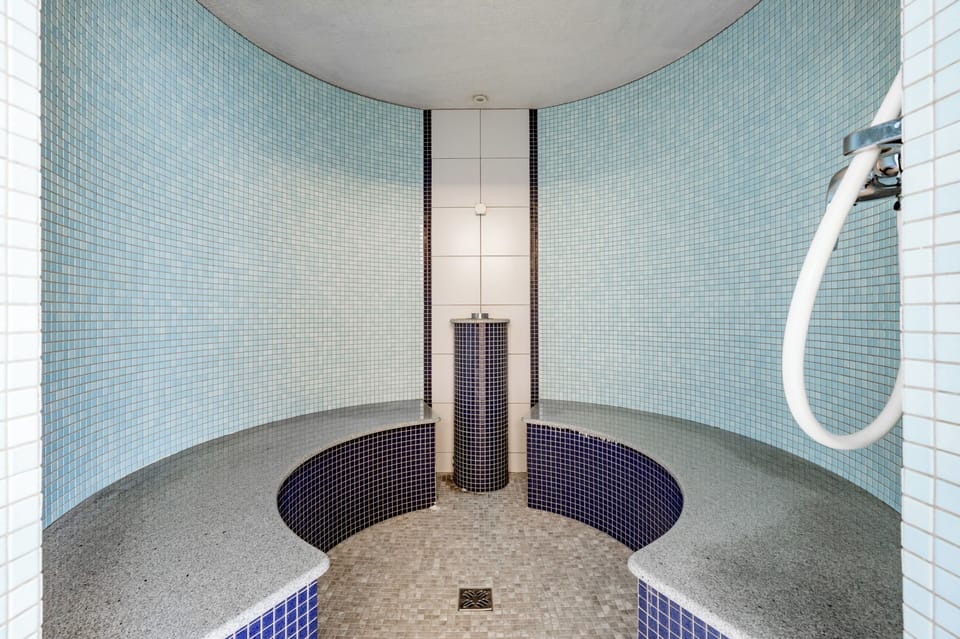 Steam room 