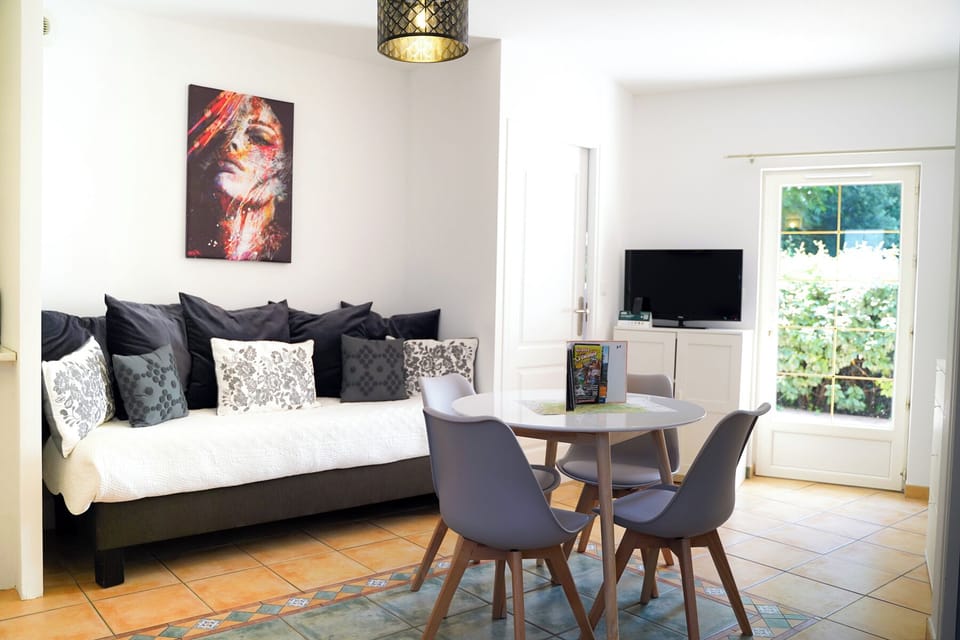 Luxury Suite, River View | Interior
