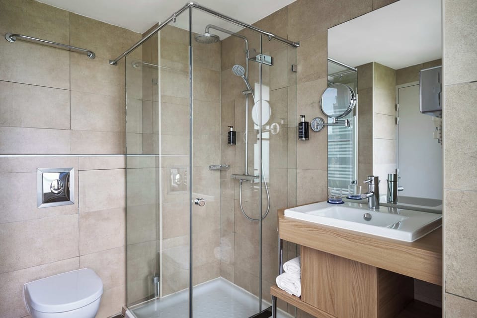 Rainfall showerhead, free toiletries, hair dryer, towels