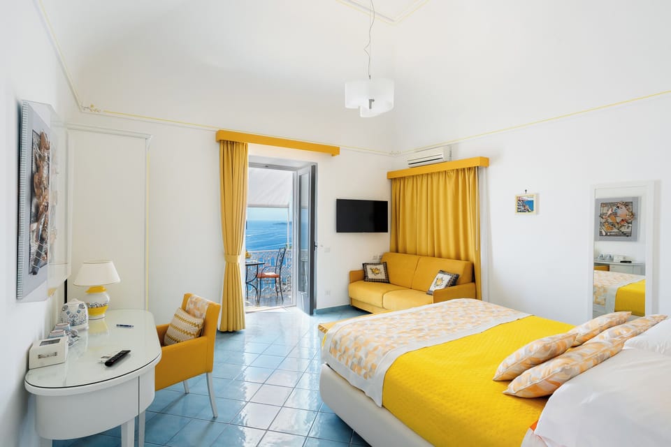 Deluxe Room, Sea View | Premium bedding, in-room safe, individually decorated