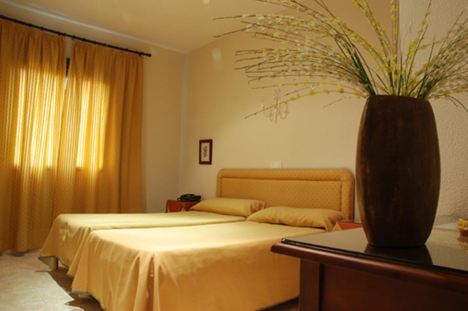 Individually decorated, desk, free WiFi, bed sheets