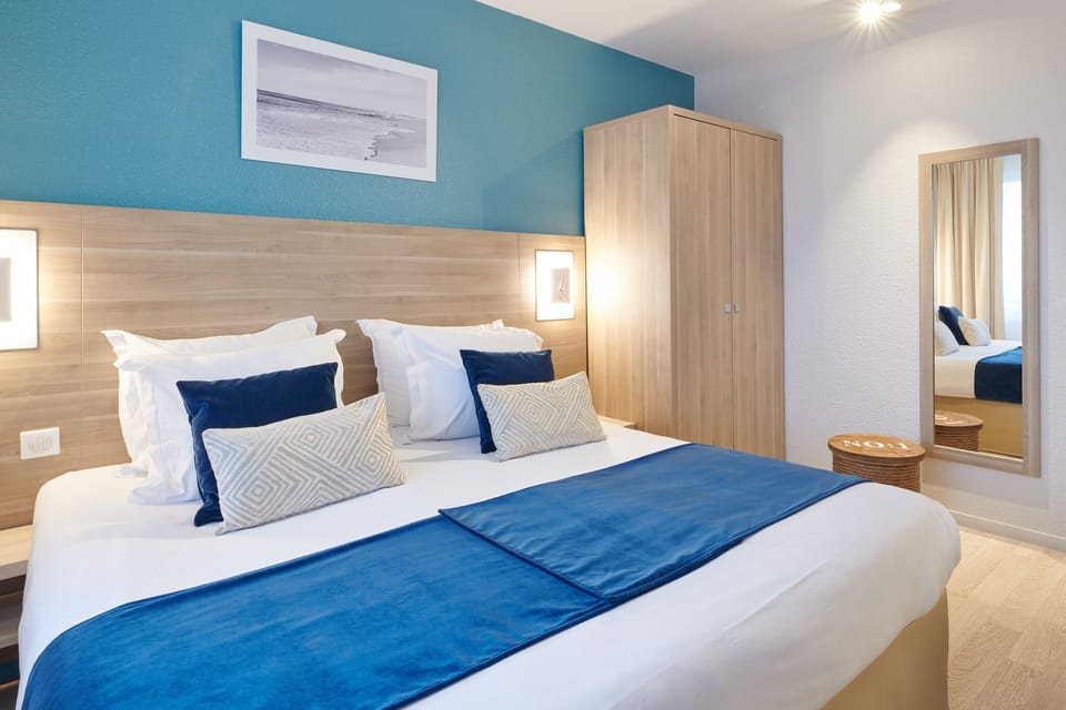 In-room safe, free WiFi, bed sheets