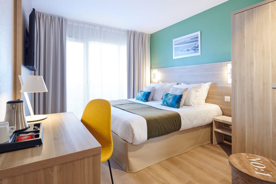 In-room safe, free WiFi, bed sheets