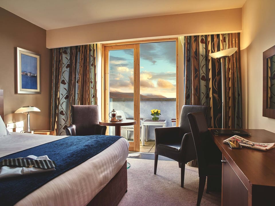 Deluxe Double Room, Balcony | In-room safe, desk, iron/ironing board (on request), WiFi (free)
