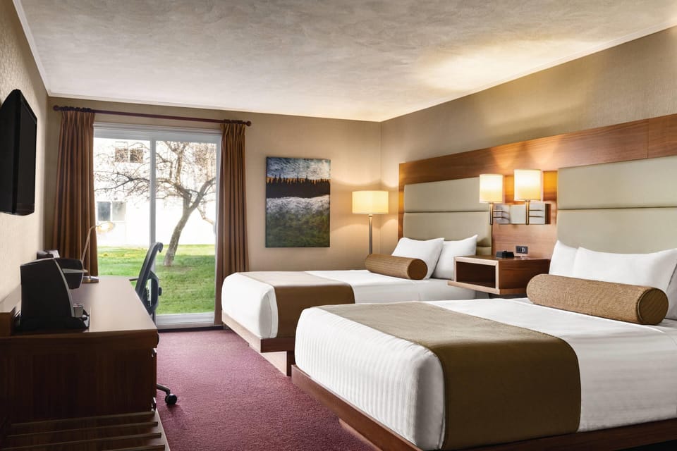 Premium bedding, minibar, desk, iron/ironing board