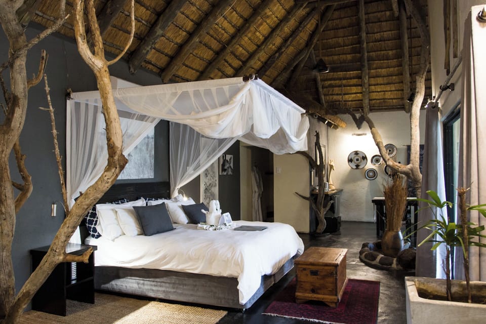 Honeymoon Suite, Private Pool, River View | Premium bedding, minibar, in-room safe, desk