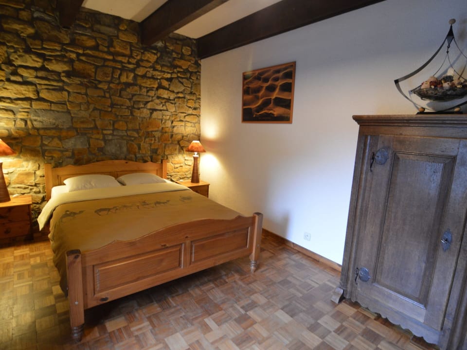 House | 10 bedrooms, individually furnished, free WiFi, bed sheets