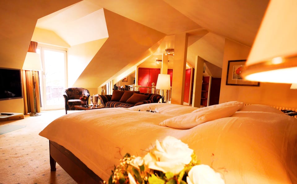 Suite | 1 bedroom, hypo-allergenic bedding, minibar, in-room safe