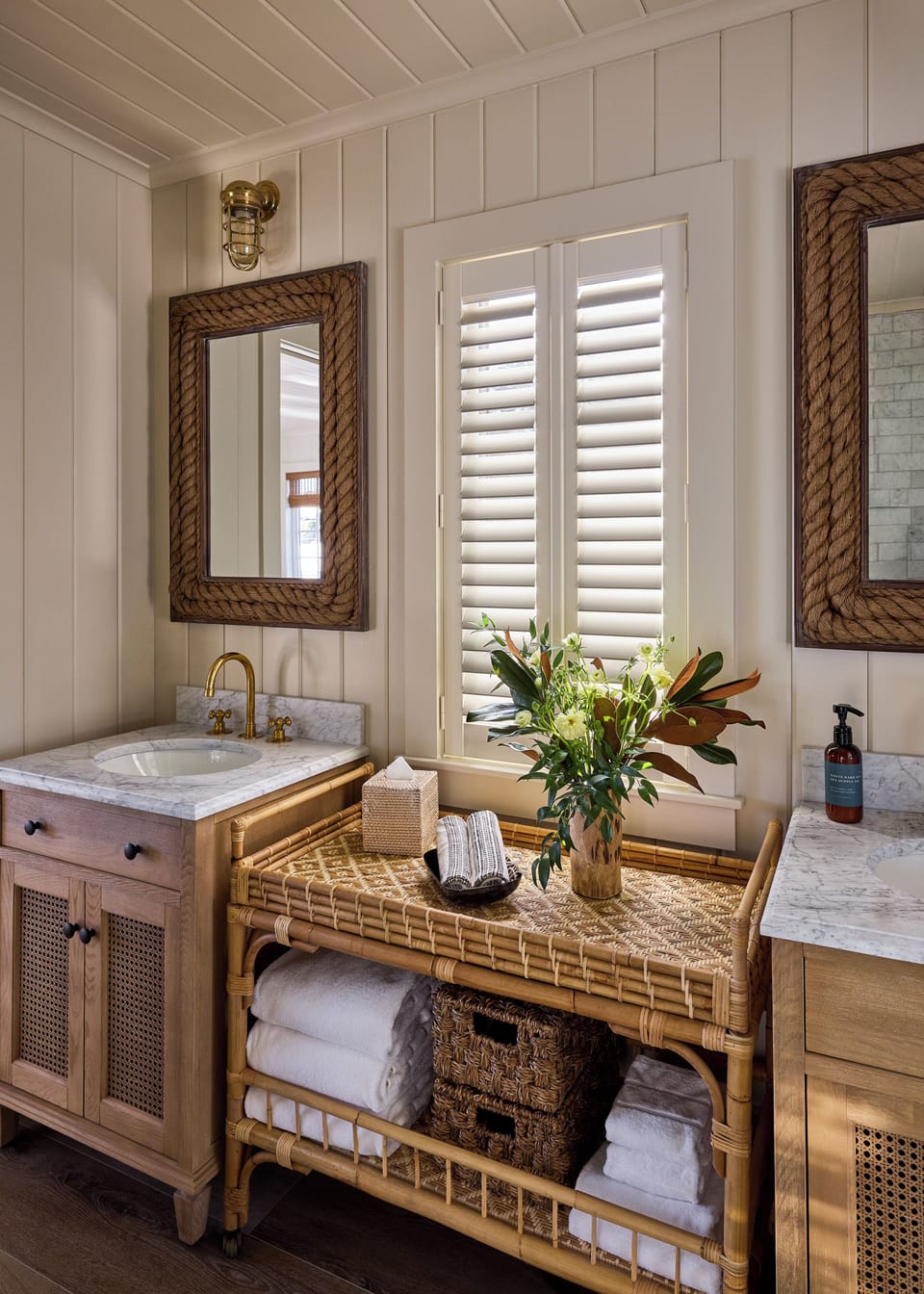 Room (Cora Houseboat) | Bathroom | Free toiletries, hair dryer, bathrobes, slippers