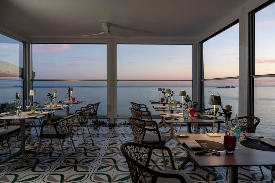 2 restaurants; breakfast, lunch, dinner, and brunch served