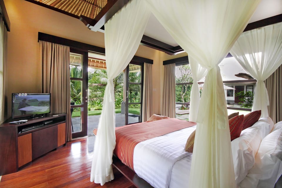 3 bedrooms, premium bedding, minibar, in-room safe