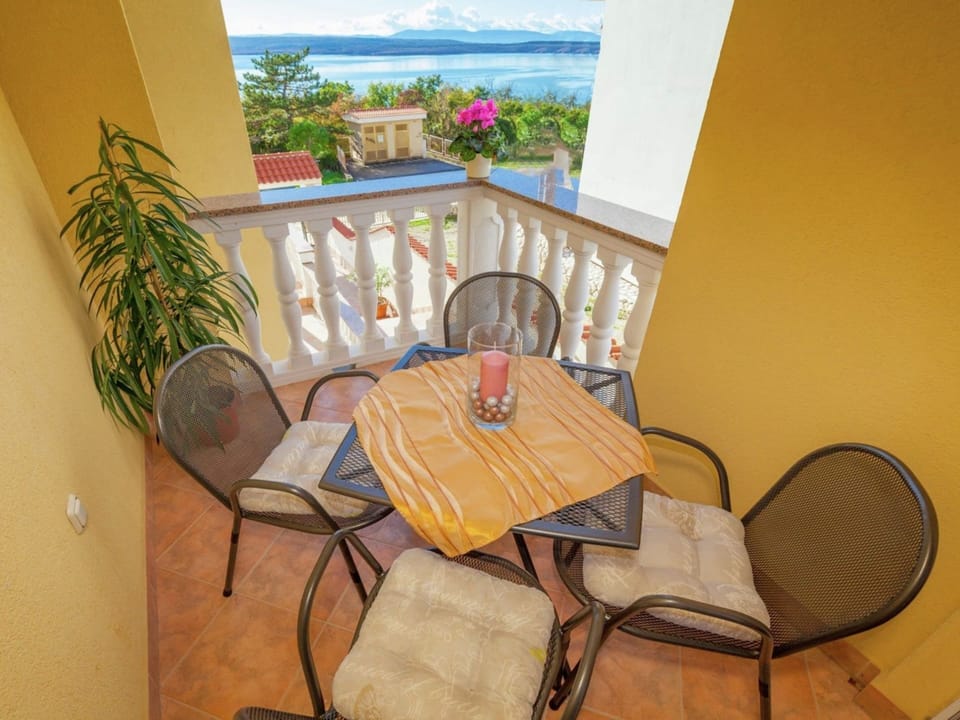 Apartment | Dining