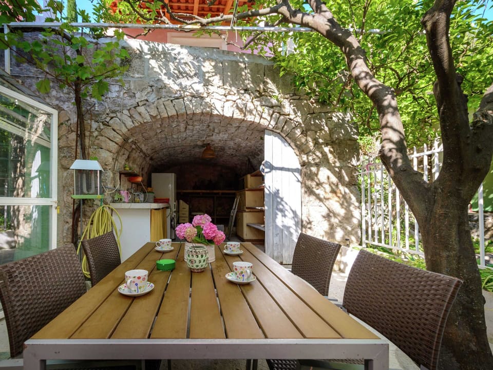 House | Dining