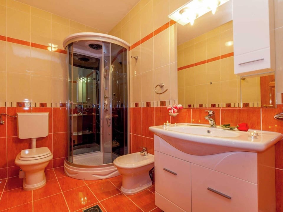 Serene Apartment in Dramalj with Hot Tub Apartment in Primorje-Gorski Kotar County