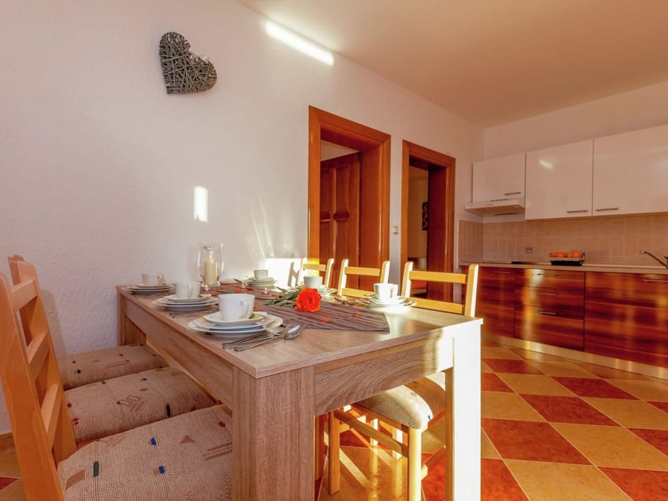 Apartment | Dining