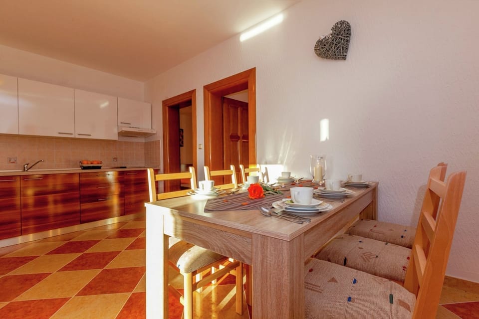 Apartment | Dining