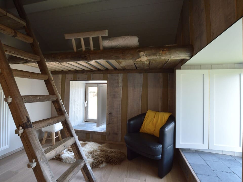 House | 4 bedrooms, individually furnished, bed sheets