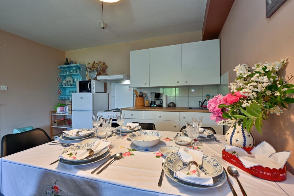 House | Private kitchen | Cookware/dishes/utensils