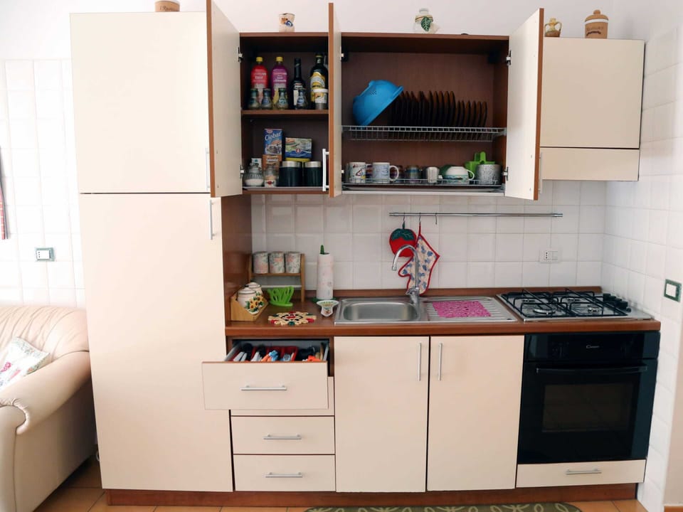 House | Private kitchen | Microwave, coffee/tea maker