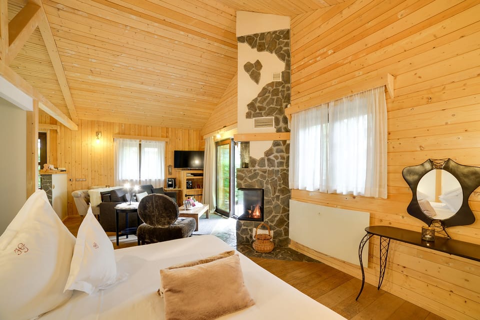 In-room safe, desk, soundproofing, free WiFi