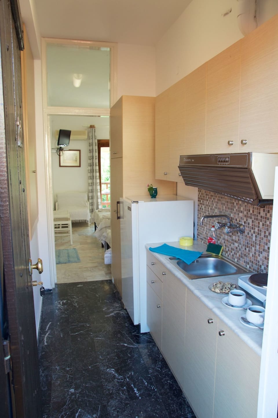 Superior Studio | Private kitchenette | Fridge, stovetop, cookware/dishes/utensils, kitchen islands
