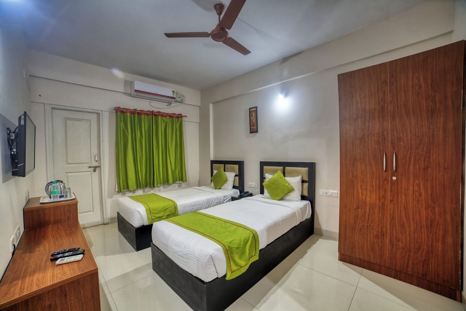 In-room safe, soundproofing, iron/ironing board, free WiFi