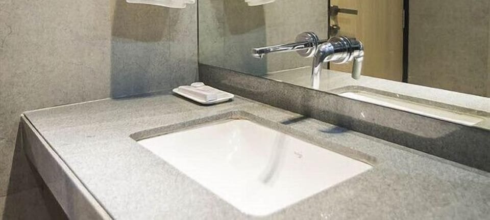 Bathroom sink