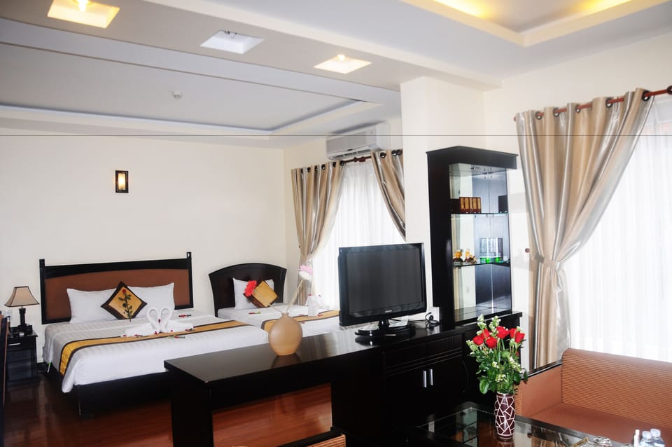 Suite, 1 Double Bed | Minibar, in-room safe, free WiFi, bed sheets