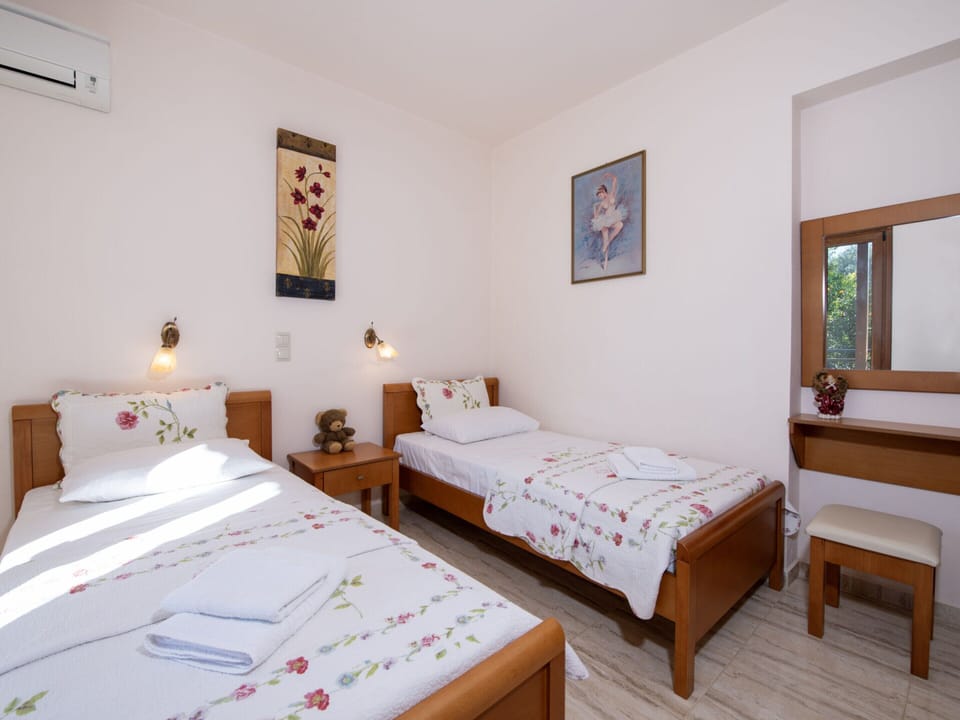 House | 2 bedrooms, individually furnished, bed sheets