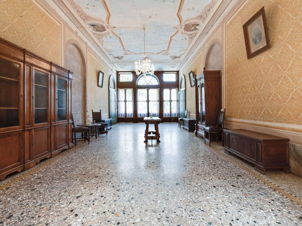 House | Lobby