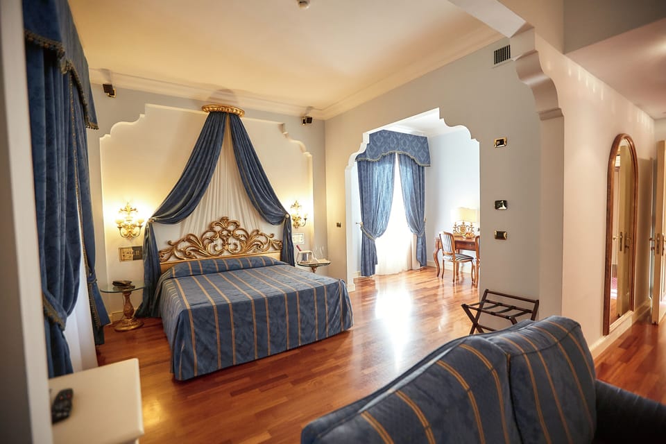 Fellini Suite | Free minibar, in-room safe, desk, blackout drapes