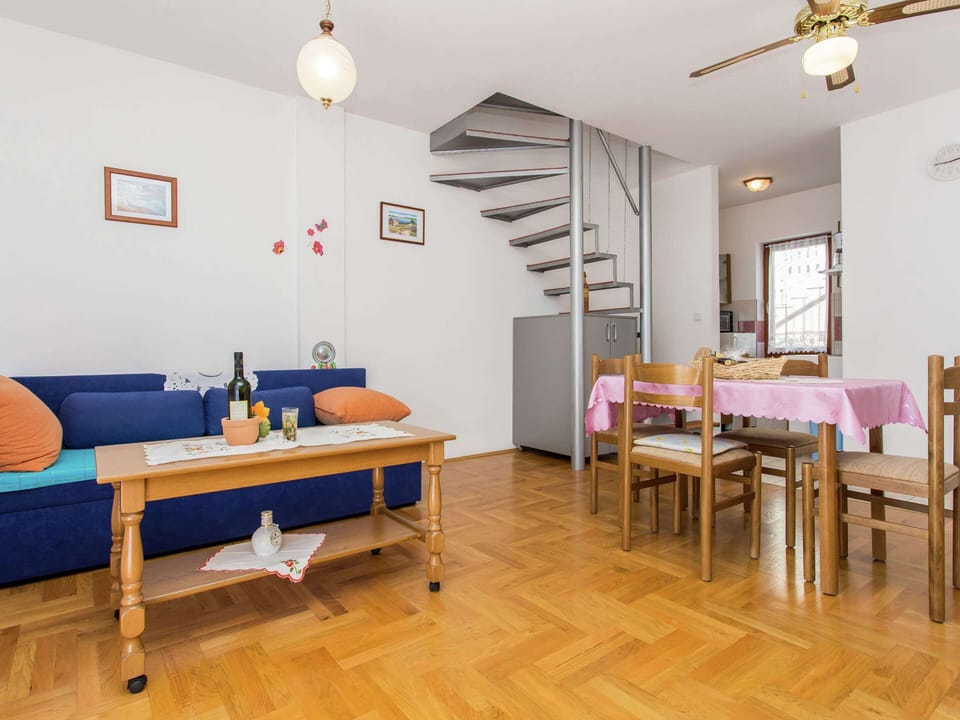 Apartment | Dining