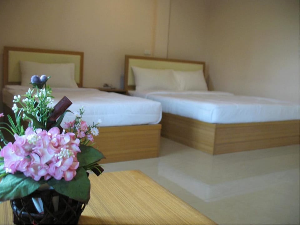 Standard Twin Room | In-room safe, desk, rollaway beds, free WiFi