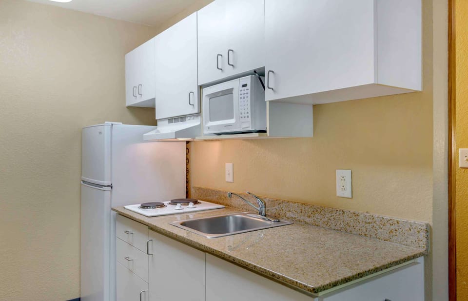 Deluxe Studio, 1 Queen Bed with Sofa bed, Non Smoking | Desk, iron/ironing board, free WiFi, bed sheets