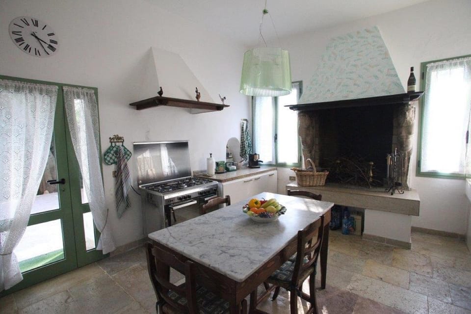 House | Private kitchen | Dishwasher, electric kettle, highchair, cookware/dishes/utensils