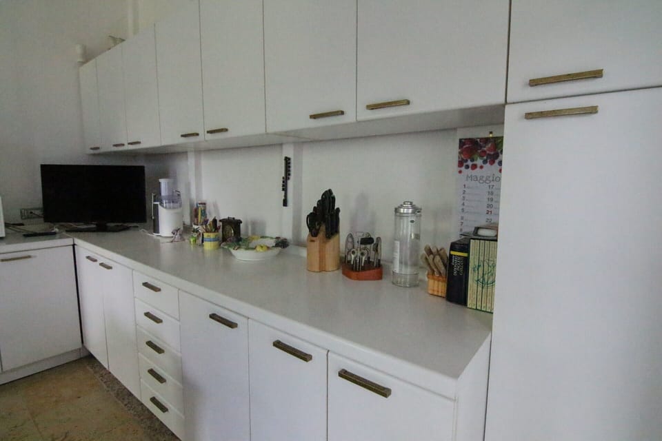 House | Private kitchen | Dishwasher, electric kettle, highchair, cookware/dishes/utensils
