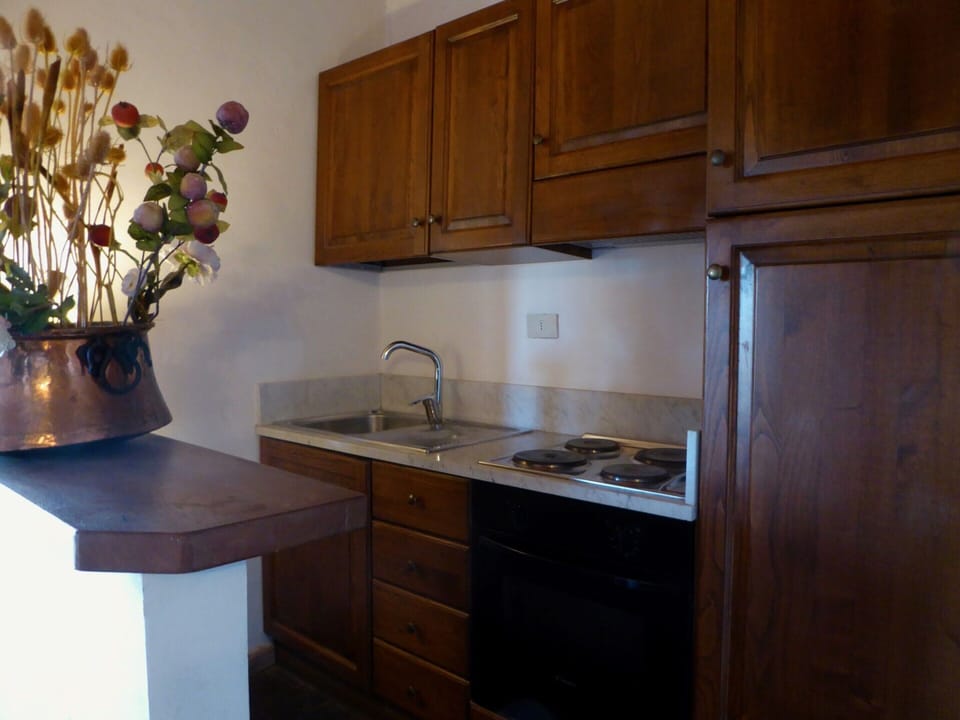 House | Private kitchen | Highchair, cookware/dishes/utensils