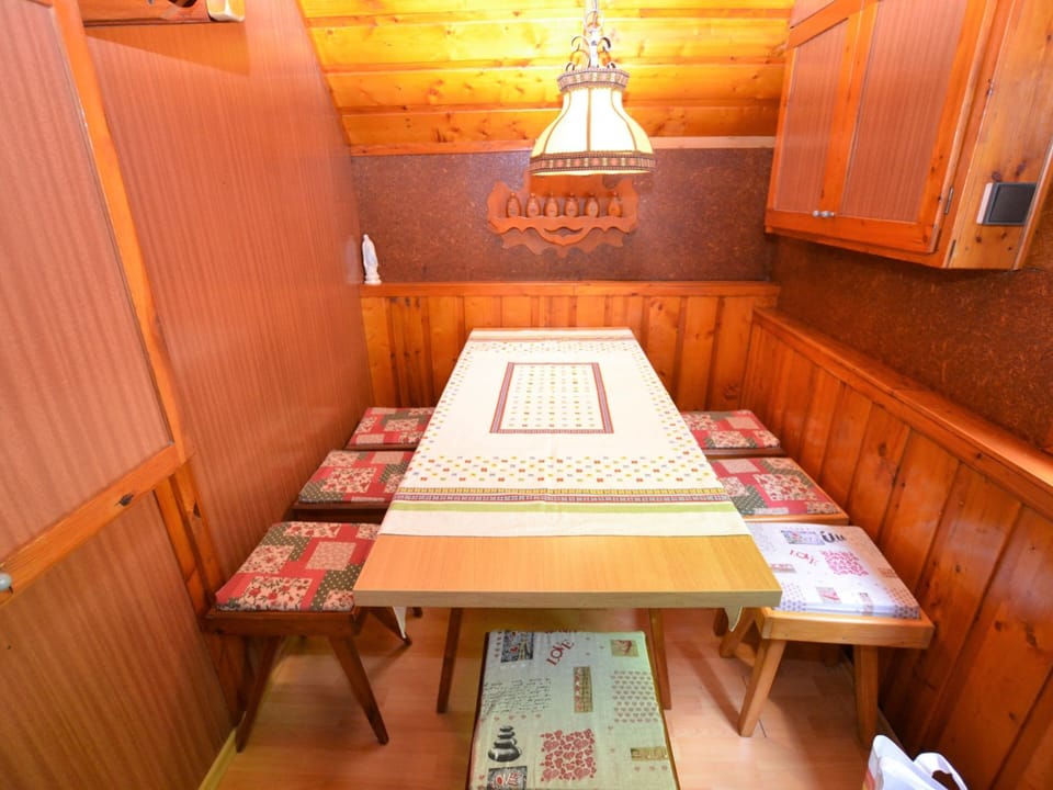 Chalet | Dining