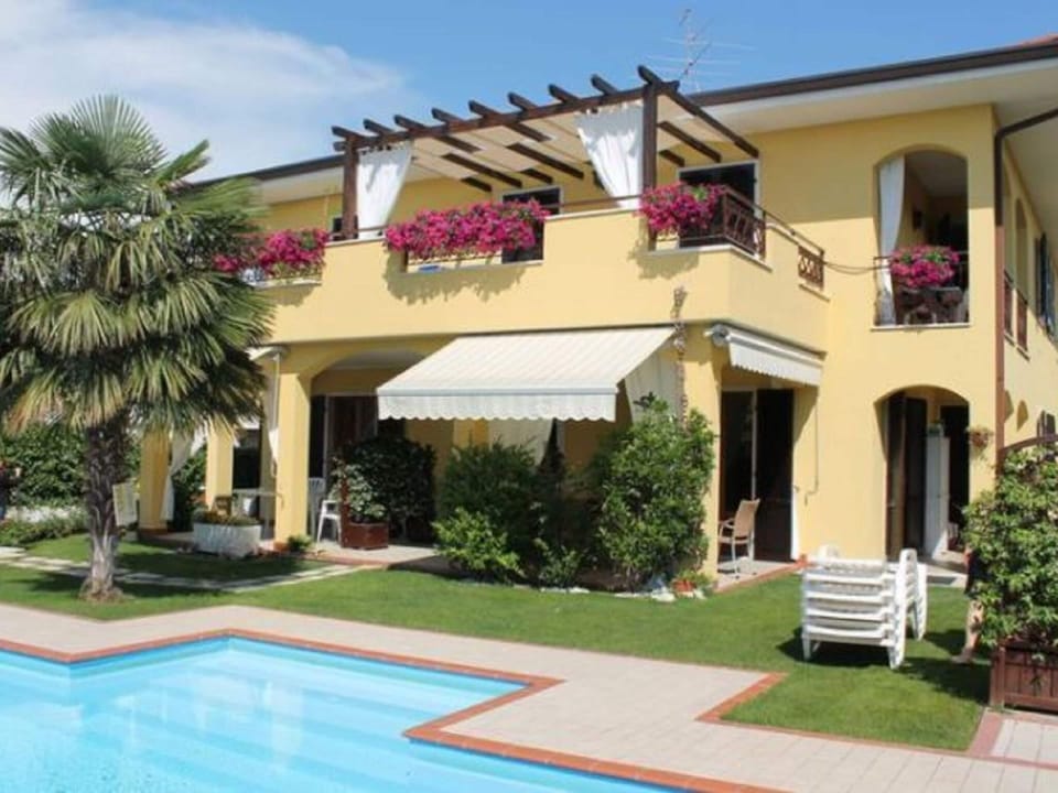 House | Pool | Outdoor pool