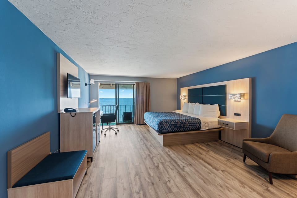 Deluxe Room, Balcony, Ocean View | Desk, blackout drapes, iron/ironing board, WiFi (free)