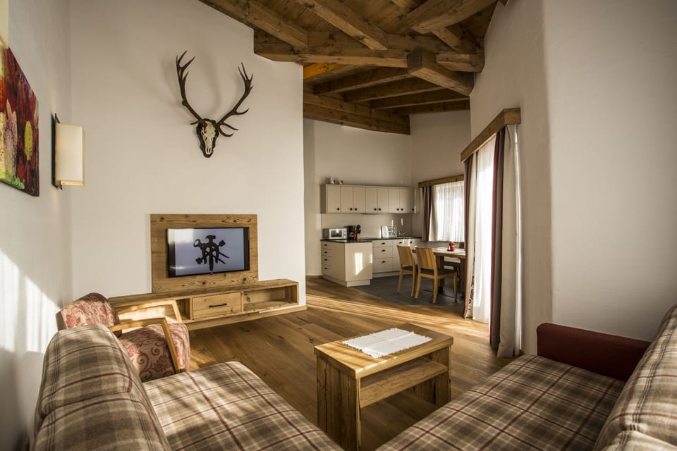 Comfort Apartment, Terrace (TOP 4) | Living area | LED TV