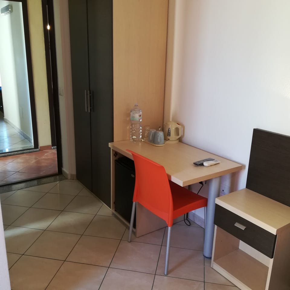 Double Room | Desk, soundproofing, iron/ironing board, cribs/infant beds