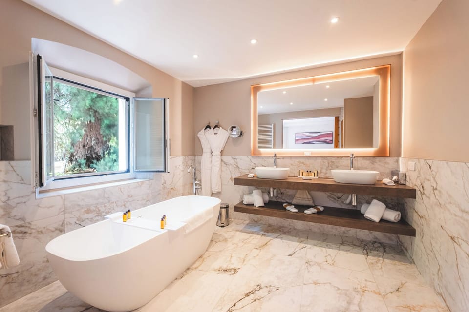 Suite, Terrace | Bathroom | Rainfall showerhead, bathrobes, slippers, towels