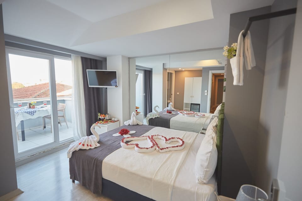 Standard Room, 1 Bedroom, Lanai, Partial Sea View (with balcony) | Premium bedding, minibar, in-room safe, laptop workspace